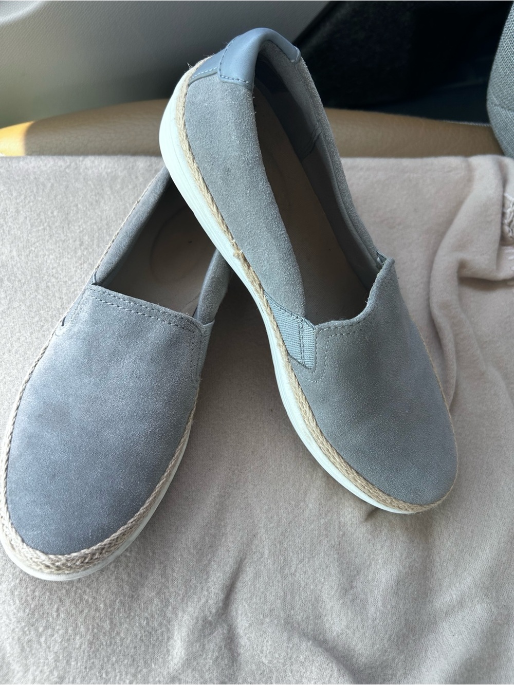 Clarks Slip-On Espadrille Suede Sneakers in Light Gray size 8